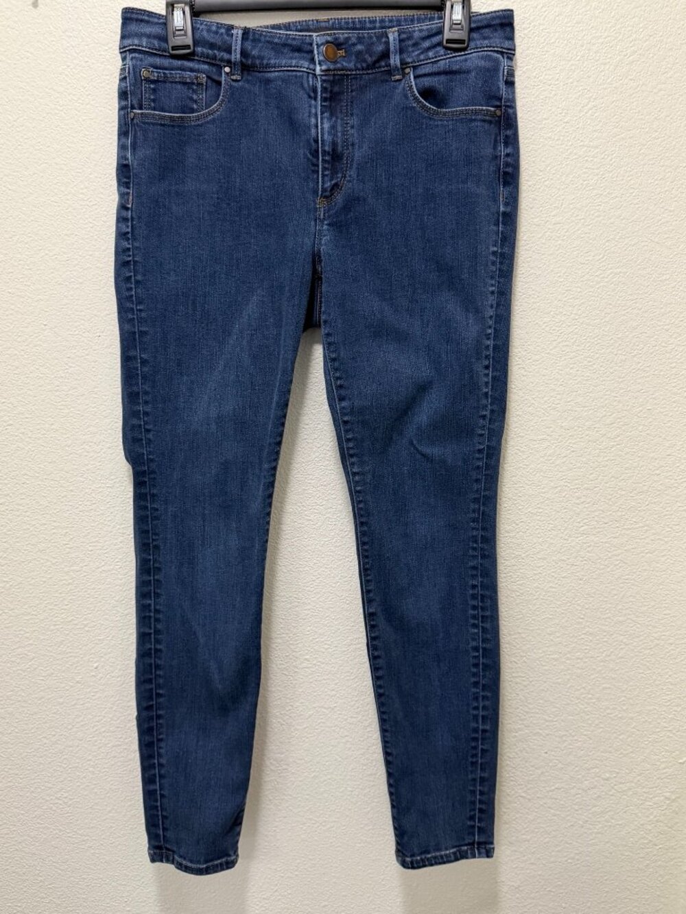Ann Taylor skinny curvy jeans, size 6